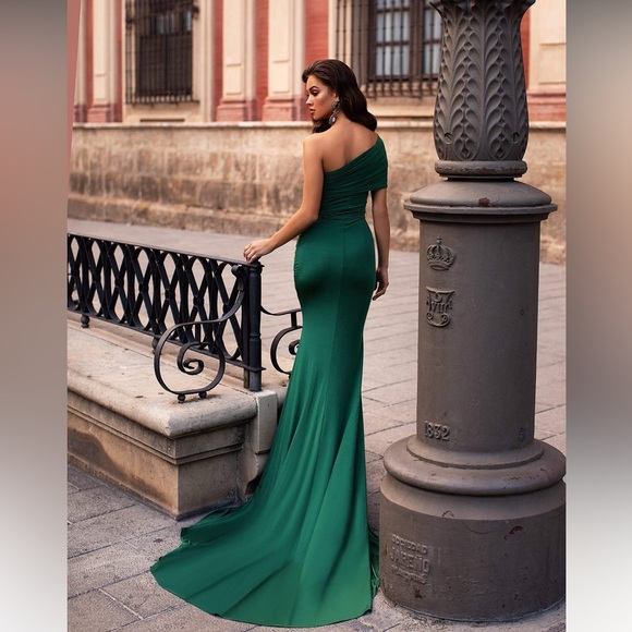 Brand NWT Designer Formal/Holiday/Wedding Guest Dress RED - Picture 1 of 9